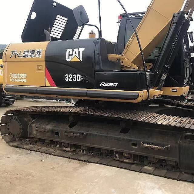 Digunakan excavator ulat mesin CAT323 untuk dijual dalam kondisi baik,harga yang baik digunakan excavator