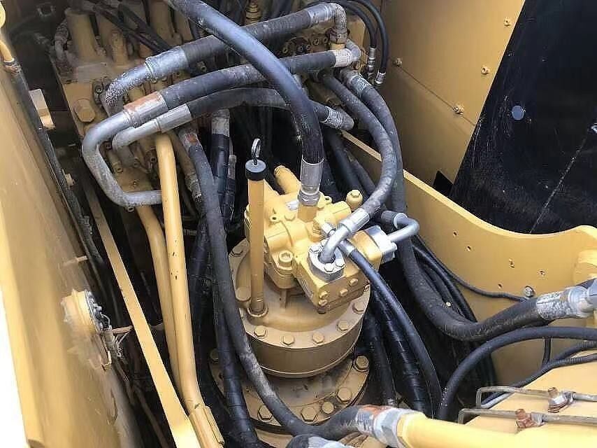 Digunakan excavator ulat mesin CAT323 untuk dijual dalam kondisi baik,harga yang baik digunakan excavator