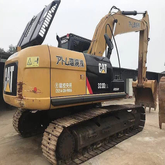 Digunakan excavator ulat mesin CAT323 untuk dijual dalam kondisi baik,harga yang baik digunakan excavator