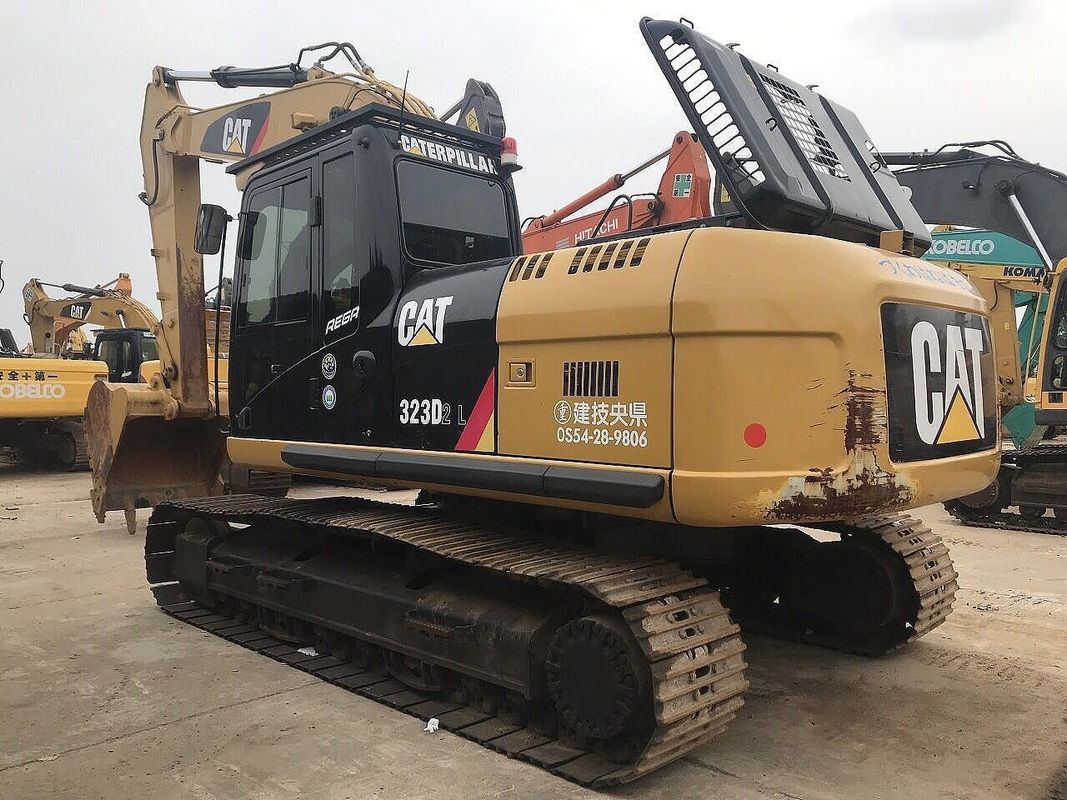 Digunakan excavator ulat mesin CAT323 untuk dijual dalam kondisi baik,harga yang baik digunakan excavator