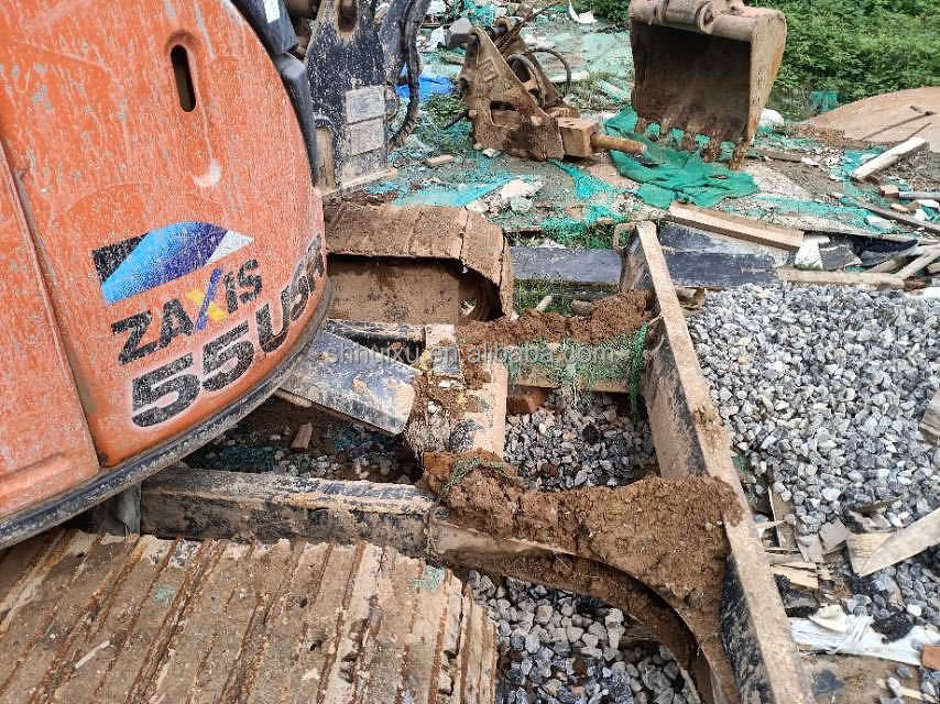 Hitachi dalam stok Digunakan Hitachi EX55 mini excavator untuk dijual bekas Hitachi mini excavator EX55 dalam kondisi baik