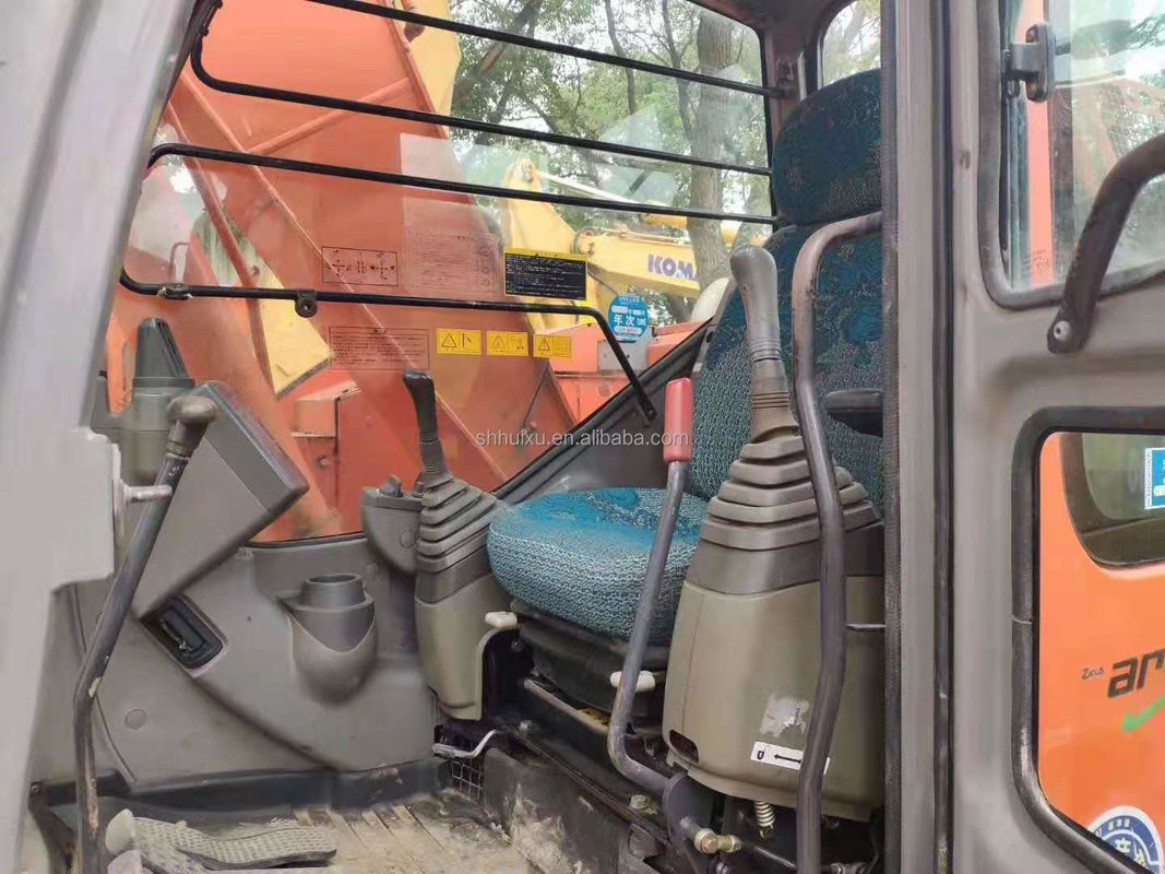 Hitachi dalam stok Hydraulic Crawler Excavator HITACHI 135 bekas kondisi baik/Mesin penggali bekas Jepang HITACHI 135 untuk dijual