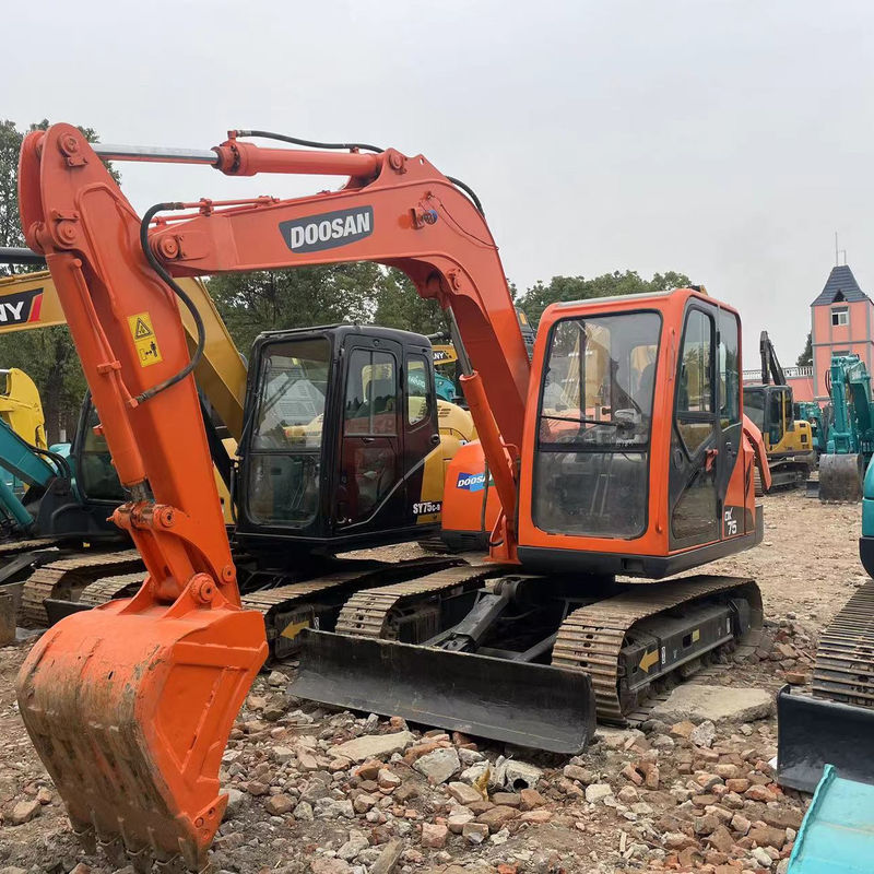 Digunakan mini excavator Doosan DX75 penggali kecil digunakan mesin 6 ton tangan penggali tanah penggali kecil