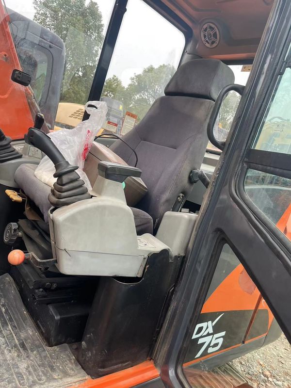 Digunakan mini excavator Doosan DX75 penggali kecil digunakan mesin 6 ton tangan penggali tanah penggali kecil