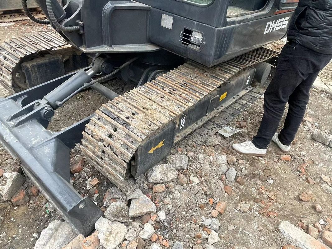 Hand-second Crawler Excavator kualitas tinggi dengan harga murah digunakan Doosan55 untuk dijual jalan pembuatan mesin