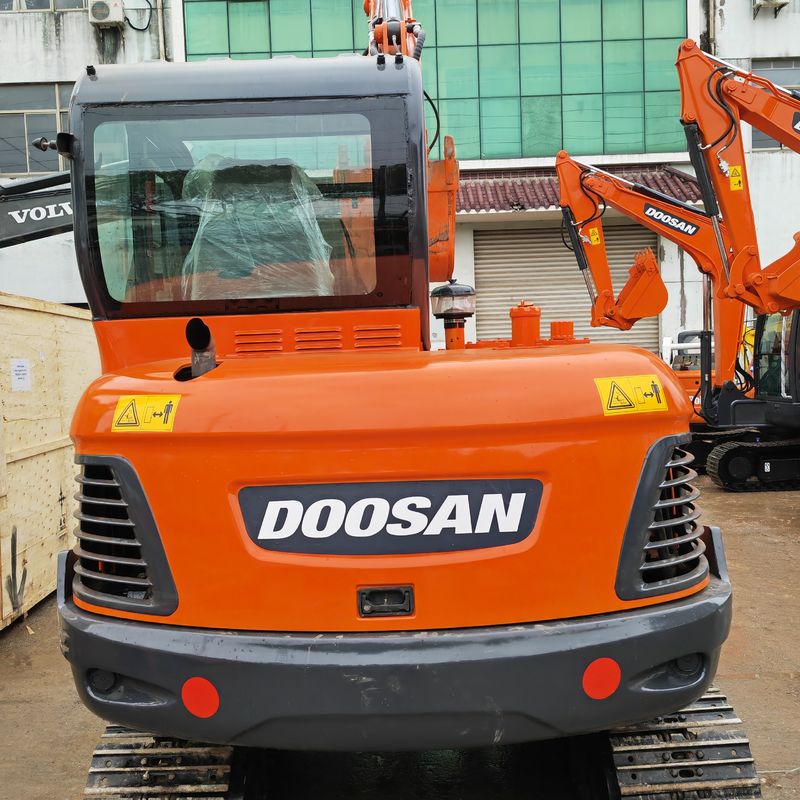Digunakan Doosan Mini Excavator Dx55 Second Hand Mini Digger warna asli