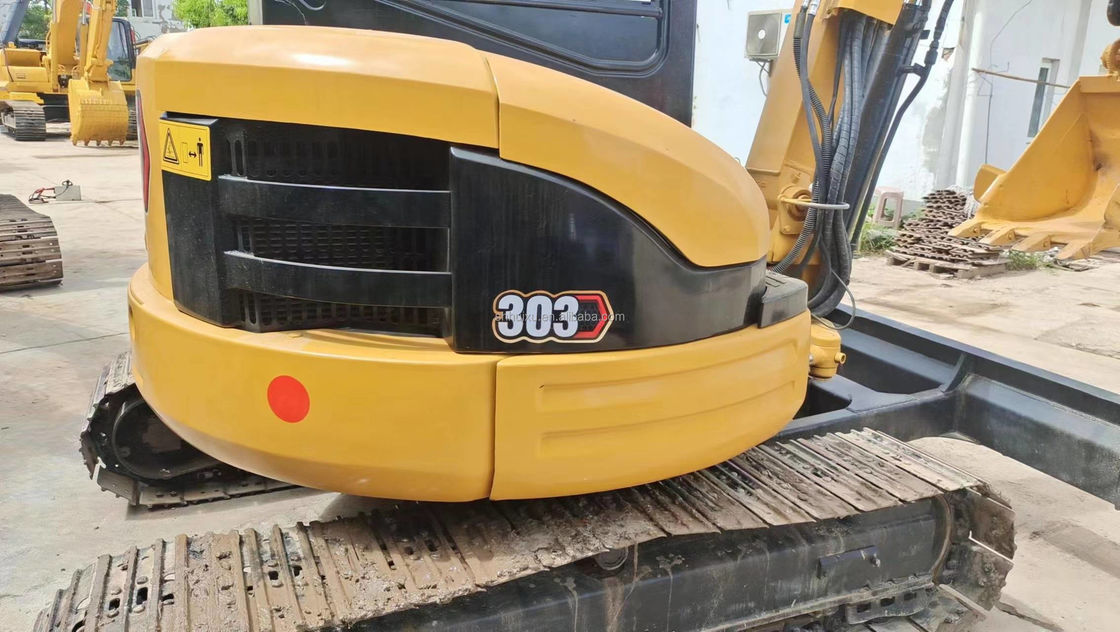 Digunakan mini excavator CAT303 dengan mengemudi kabin tangan penggali tanah Cina mini penggali