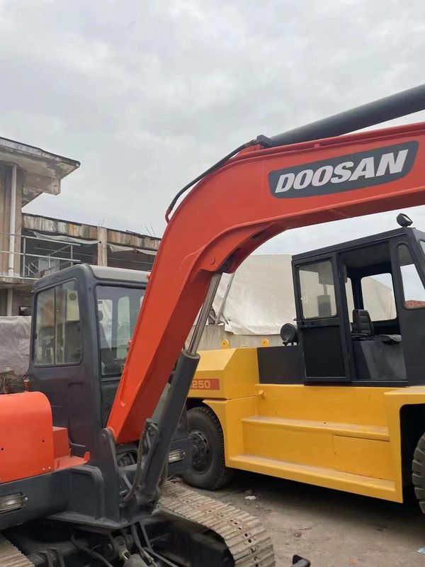 asli bekas Doushan DH55 excavator dalam kondisi baik kuat dan perawatan sederhana