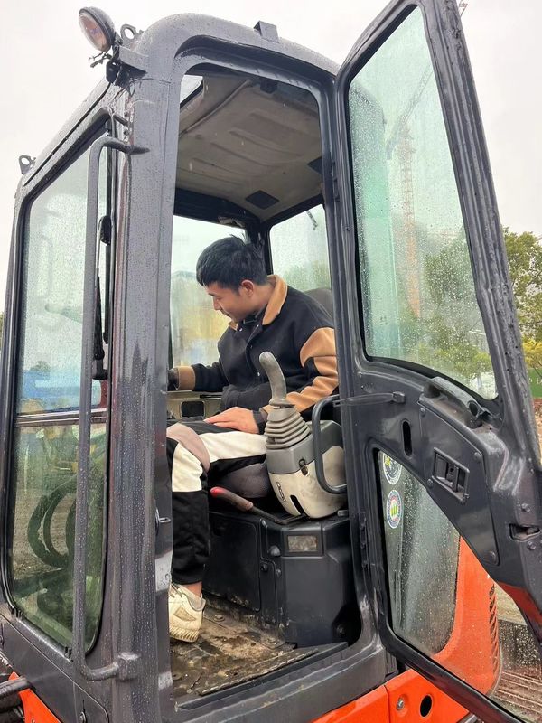 5500kg Digunakan Mini Excavator Hitachi Zx50u Second Hand Excavator Warna asli