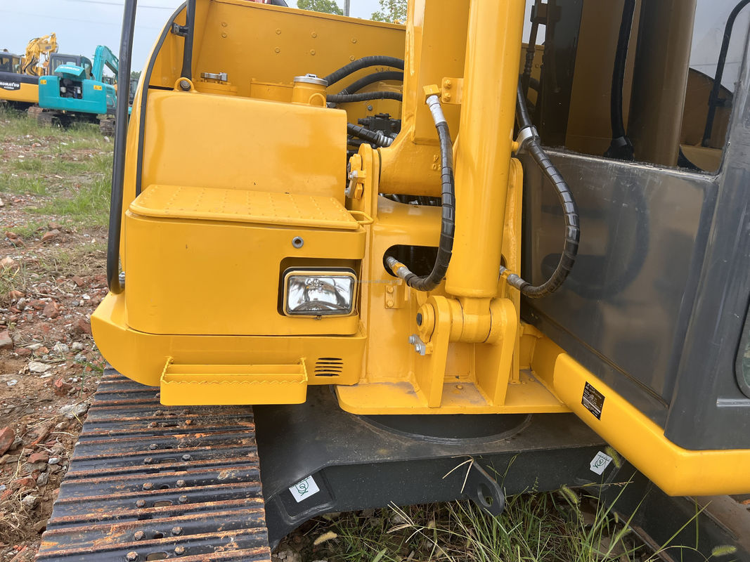 mesin penggali menengah dengan mesin Jepang bekas komatsu pc130/digunakan Komatsu pc130 dengan jam kerja yang rendah dijual