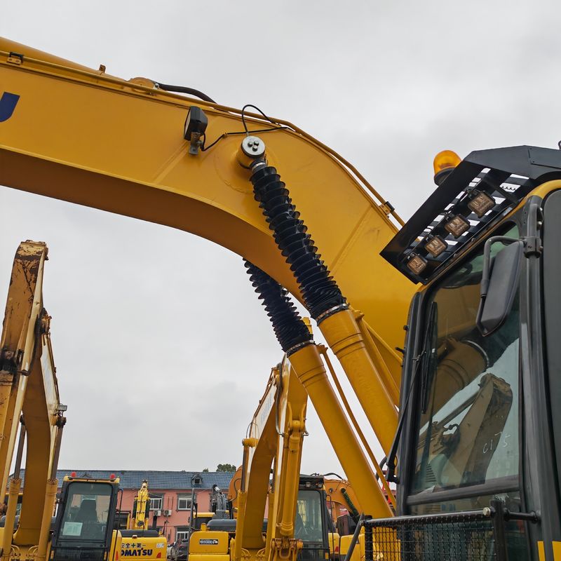warna asli bekas penggali crawler Komatsu pc240 dijual dengan harga Leow