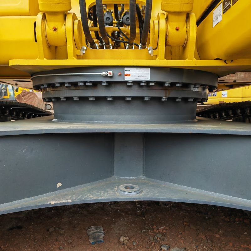 warna asli bekas penggali crawler Komatsu pc240 dijual dengan harga Leow