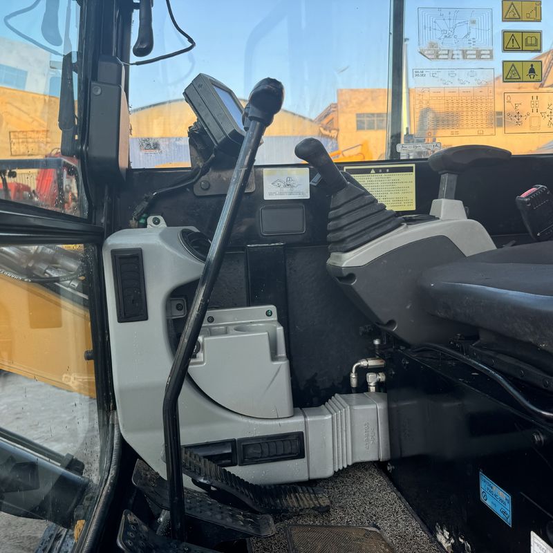 Sesuai dengan standar emisi UE digunakan excavator penggali CAT 305.5E2 memiliki sertifikat EPA dan CE kualitas terbaik harga terbaik